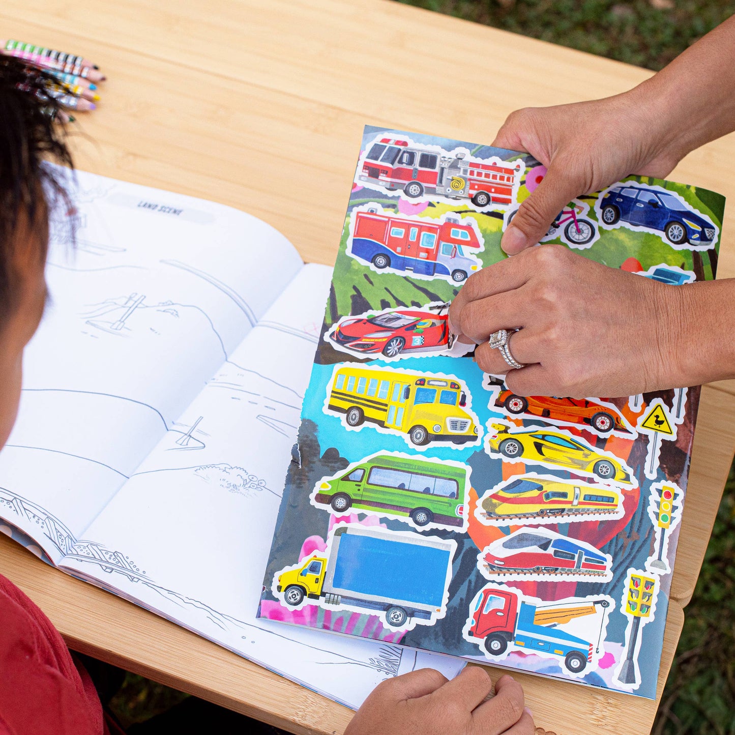 eeBoo - Vehicles Fold-Out Coloring Book