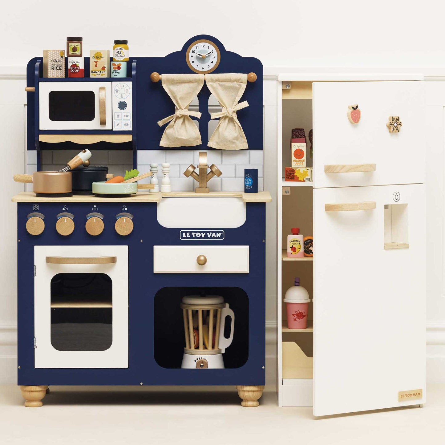 Le Toy Van, Inc. - Oxford Wooden Play Kitchen