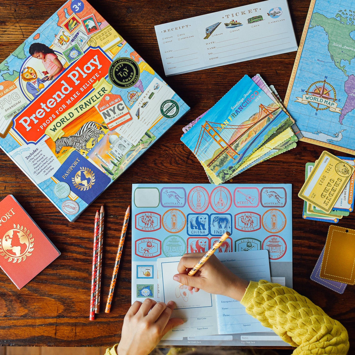 eeBoo - World Traveler Pretend Play