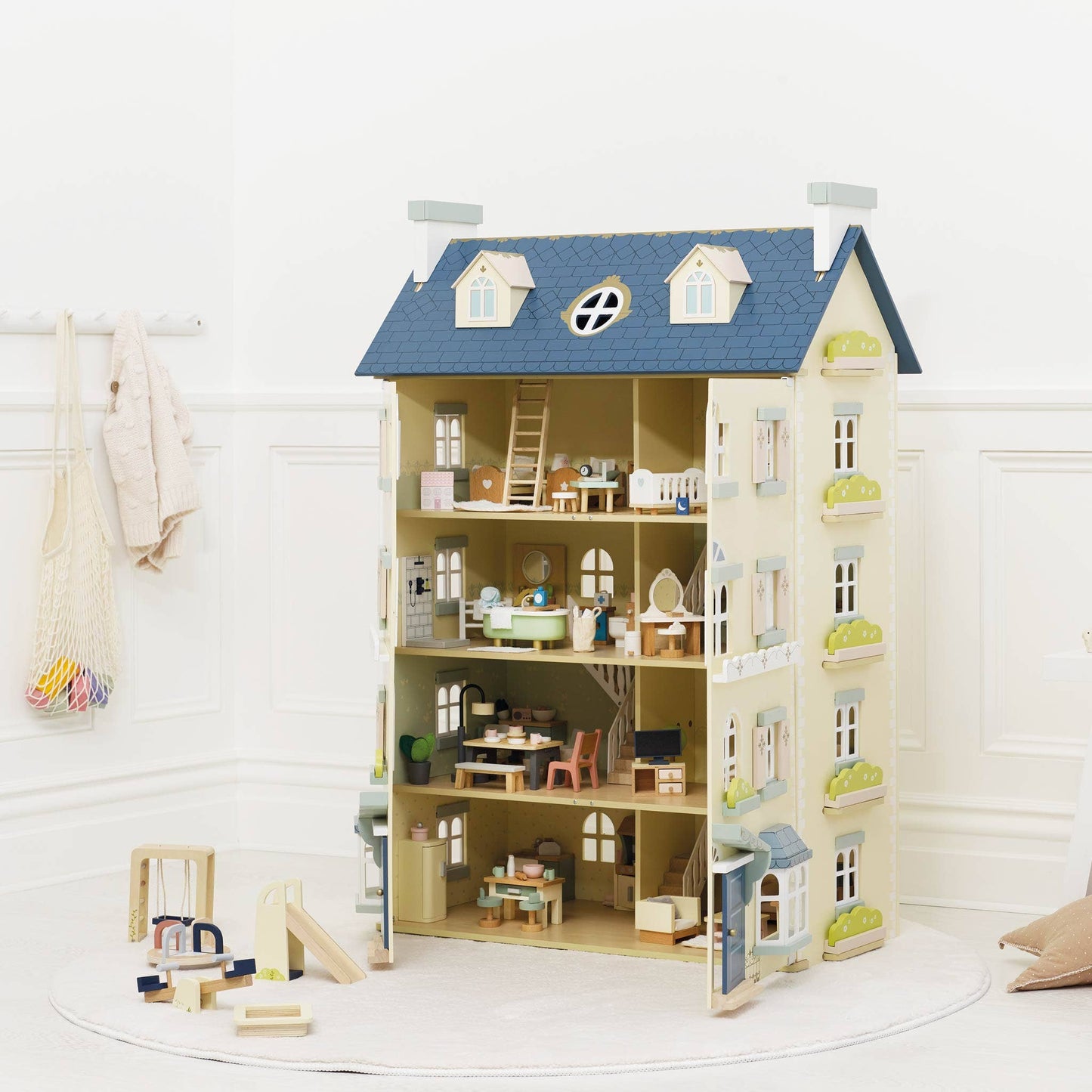 Le Toy Van, Inc. - Palace Wooden Dolls House