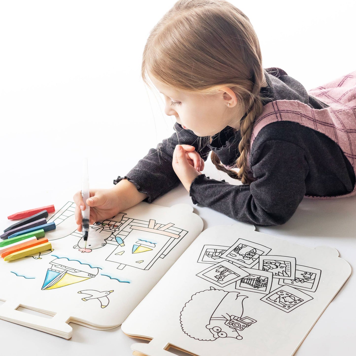 Jaq Jaq Bird - Jumbo Suitcase Paper Coloring Book