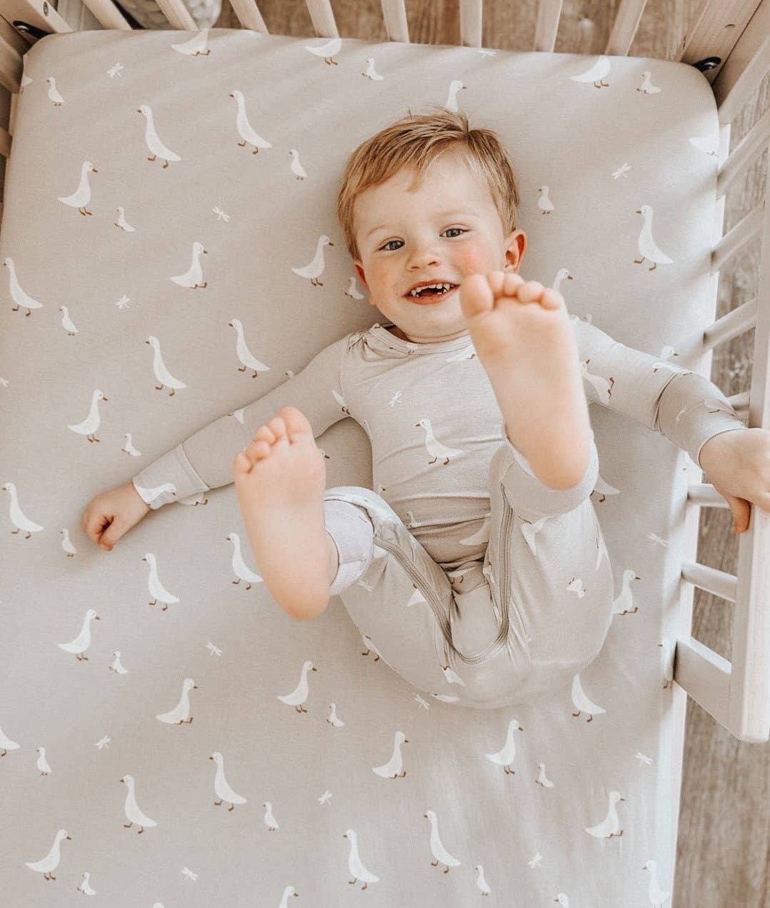 gunamuna - FW24 BAMBOO CRIB SHEET: Goose