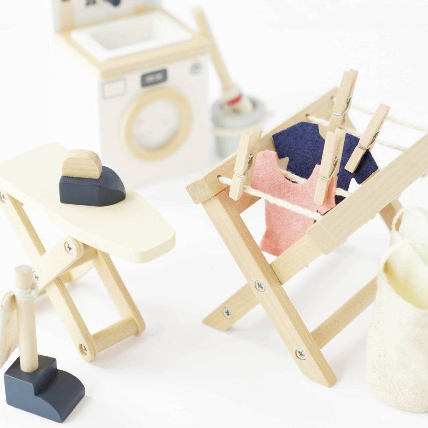 Le Toy Van, Inc. - Wooden Dolls House Laundry Room