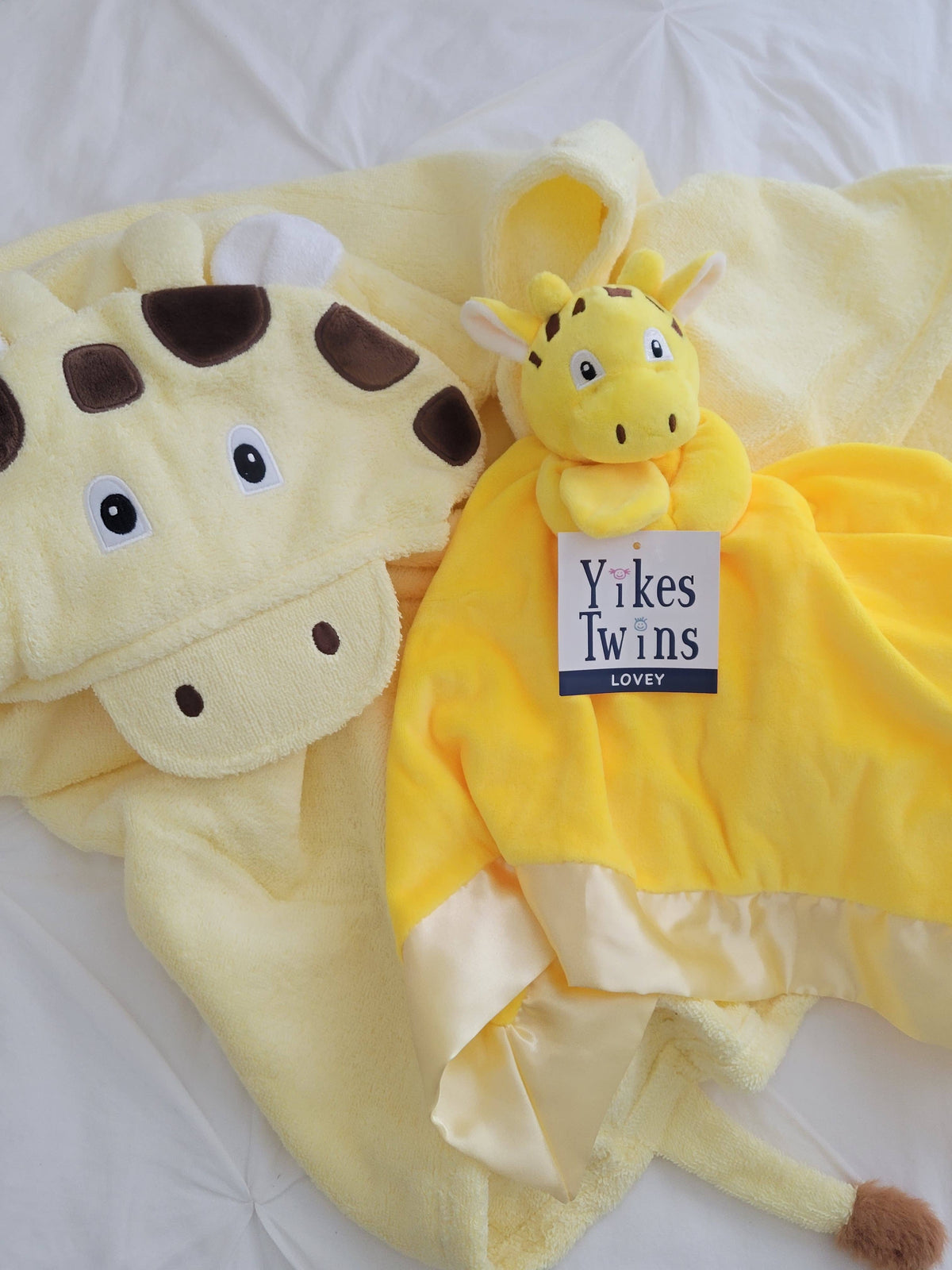 Yikes Twins - Giraffe Hooded Towel for toddlers ages 2 to 8 years old