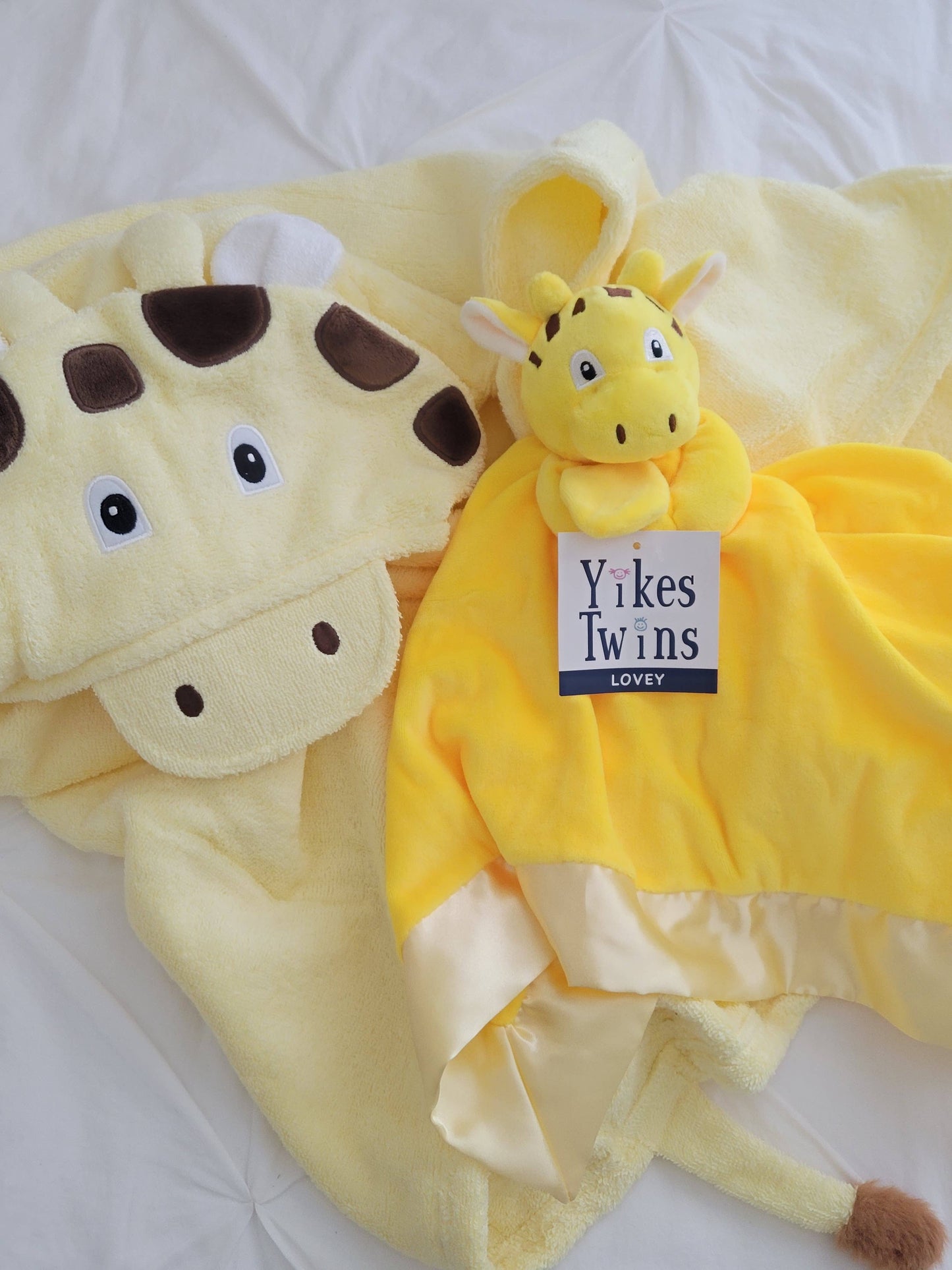 Yikes Twins - Giraffe Hooded Towel for toddlers ages 2 to 8 years old