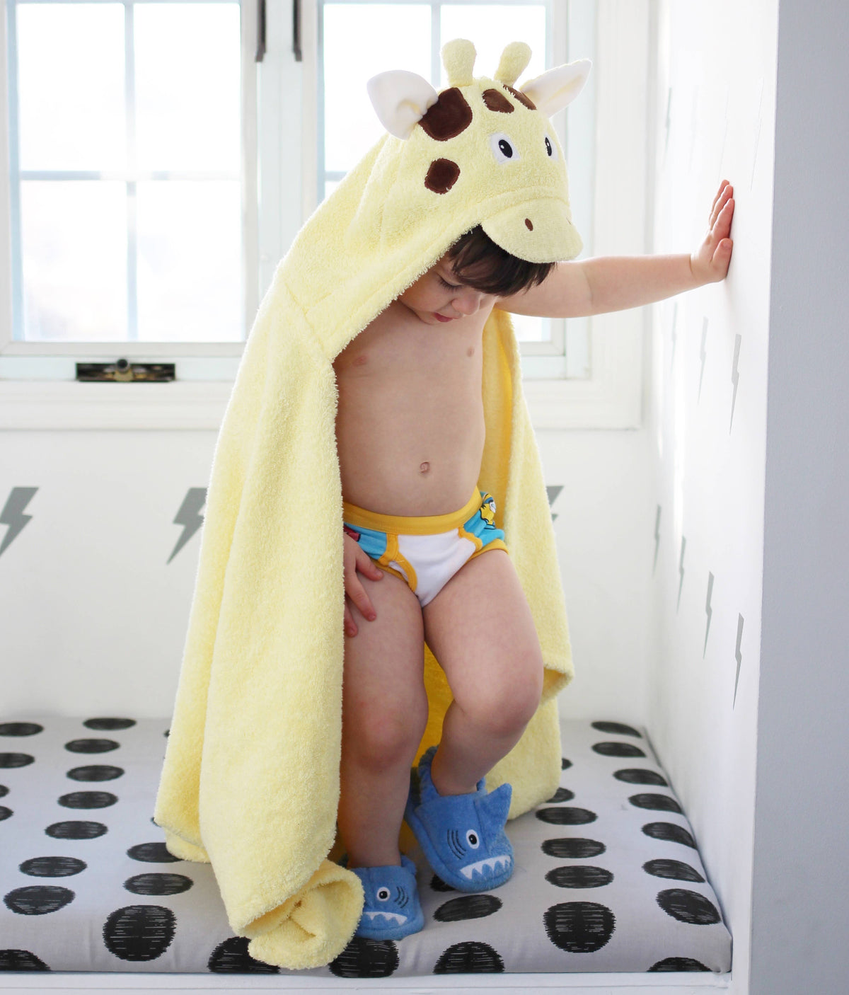 Yikes Twins - Giraffe Hooded Towel for toddlers ages 2 to 8 years old