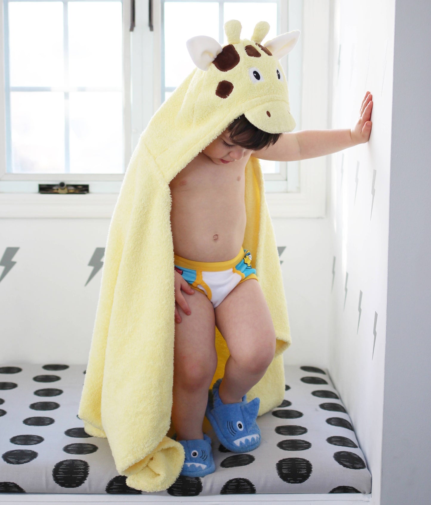 Yikes Twins - Giraffe Hooded Towel for toddlers ages 2 to 8 years old