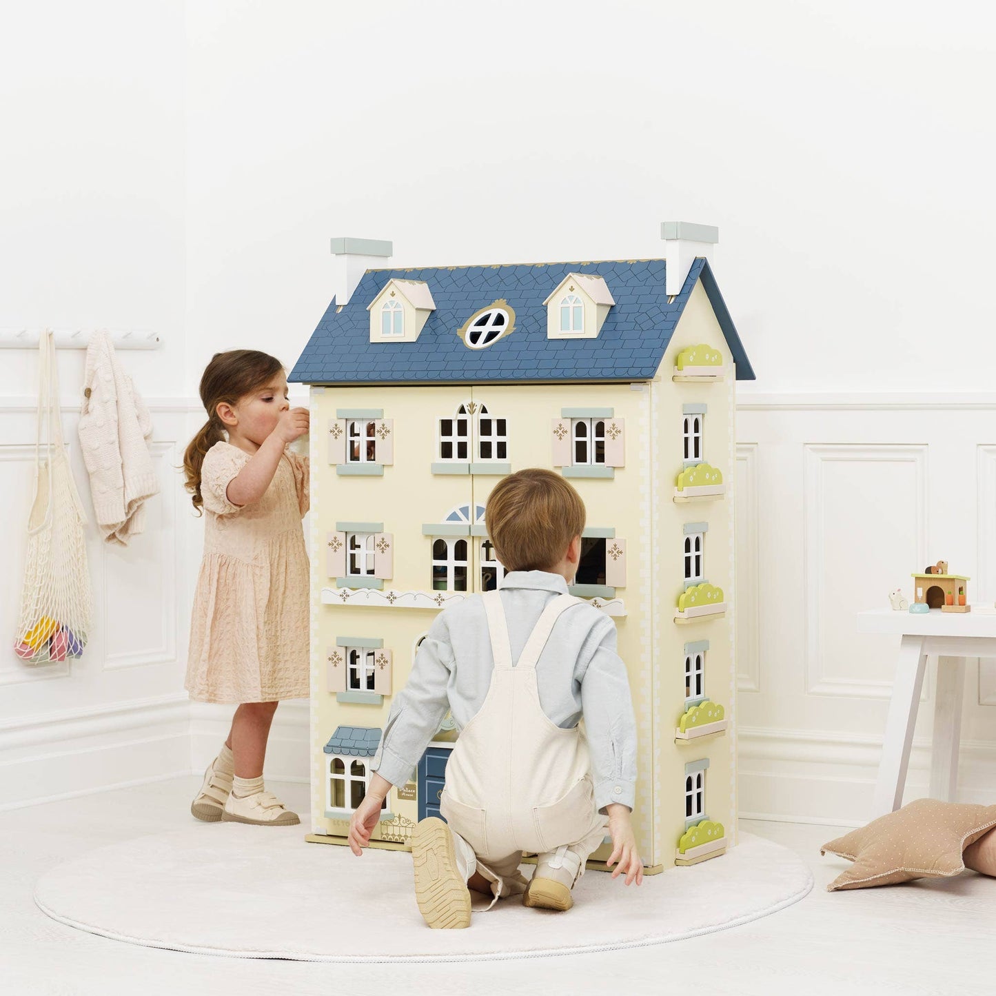 Le Toy Van, Inc. - Palace Wooden Dolls House