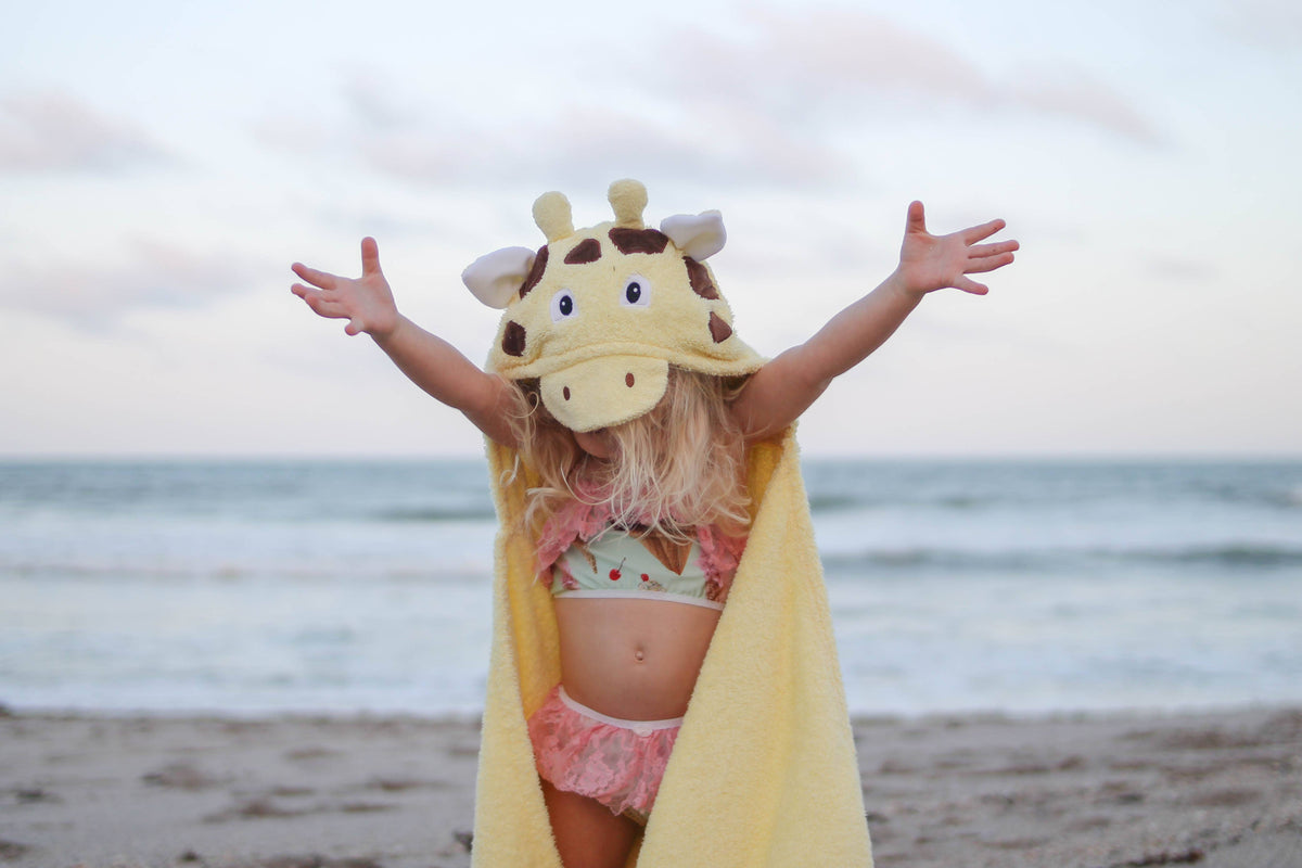 Yikes Twins - Giraffe Hooded Towel for toddlers ages 2 to 8 years old