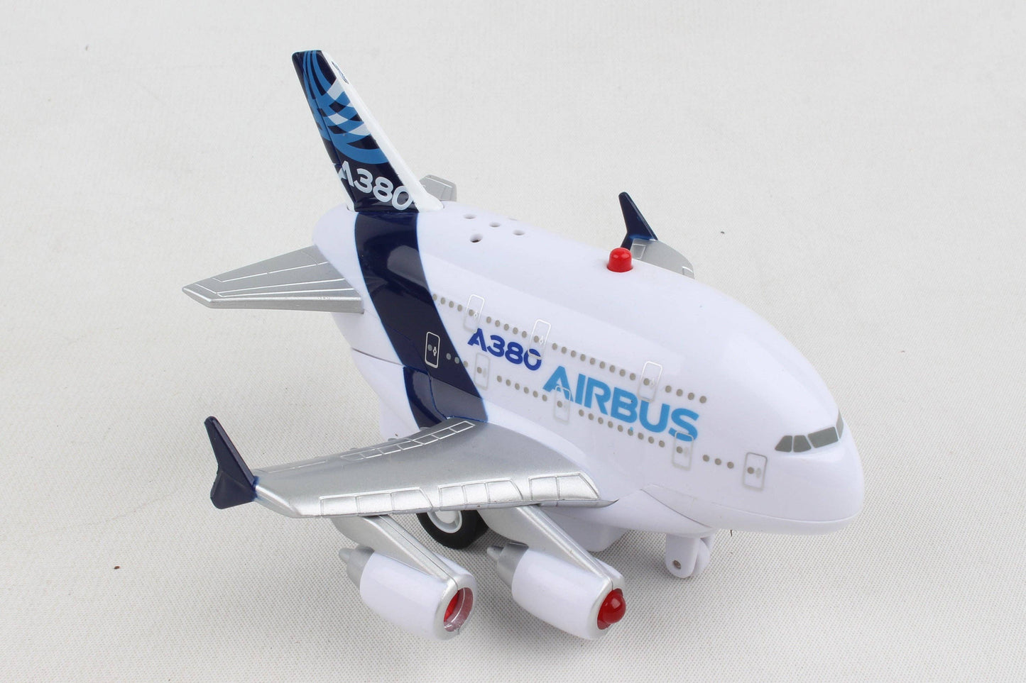 Daron Worldwide Trading - TT038 AIRBUS A380 PULLBACK W/LIGHT & SOUND