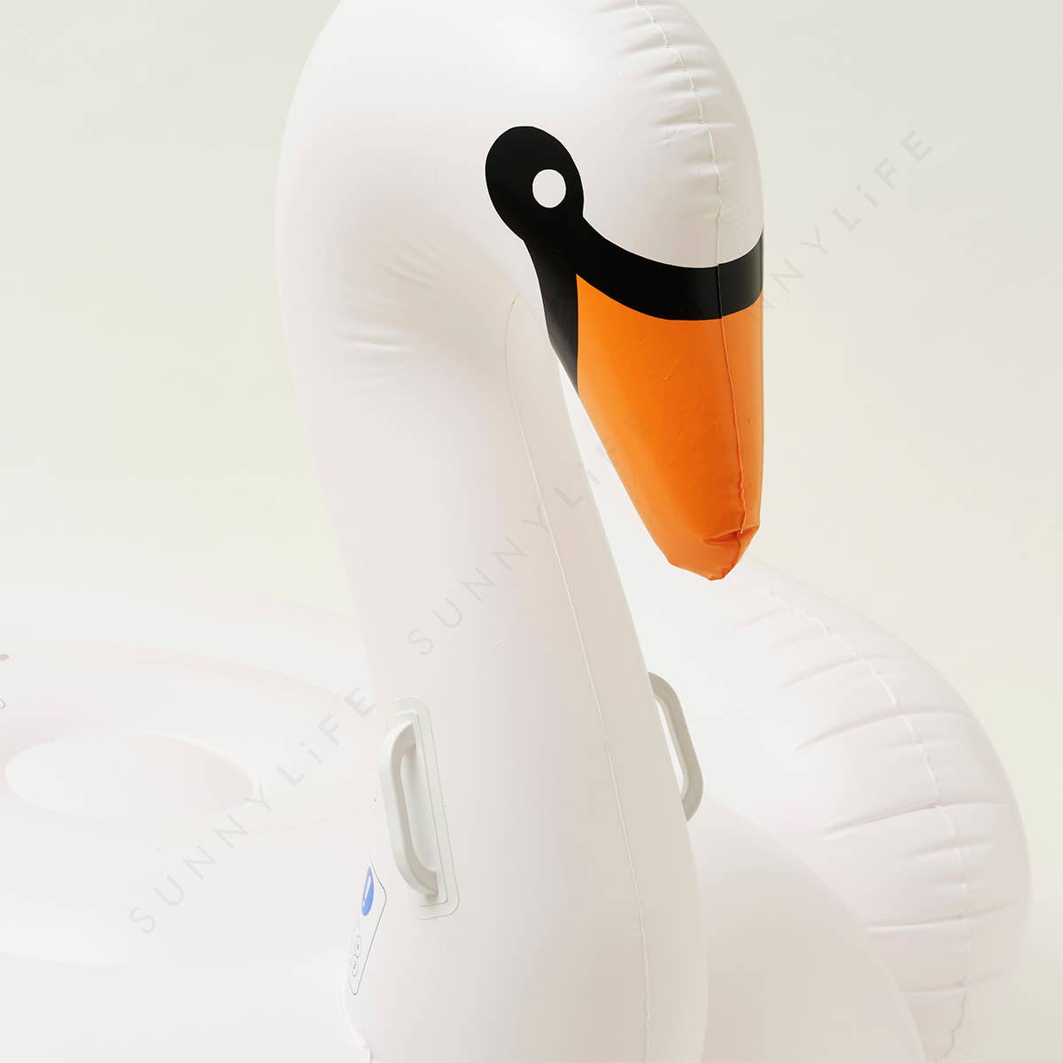 Sunnylife - The Resort Original Luxe Ride-On Float Swan White on White