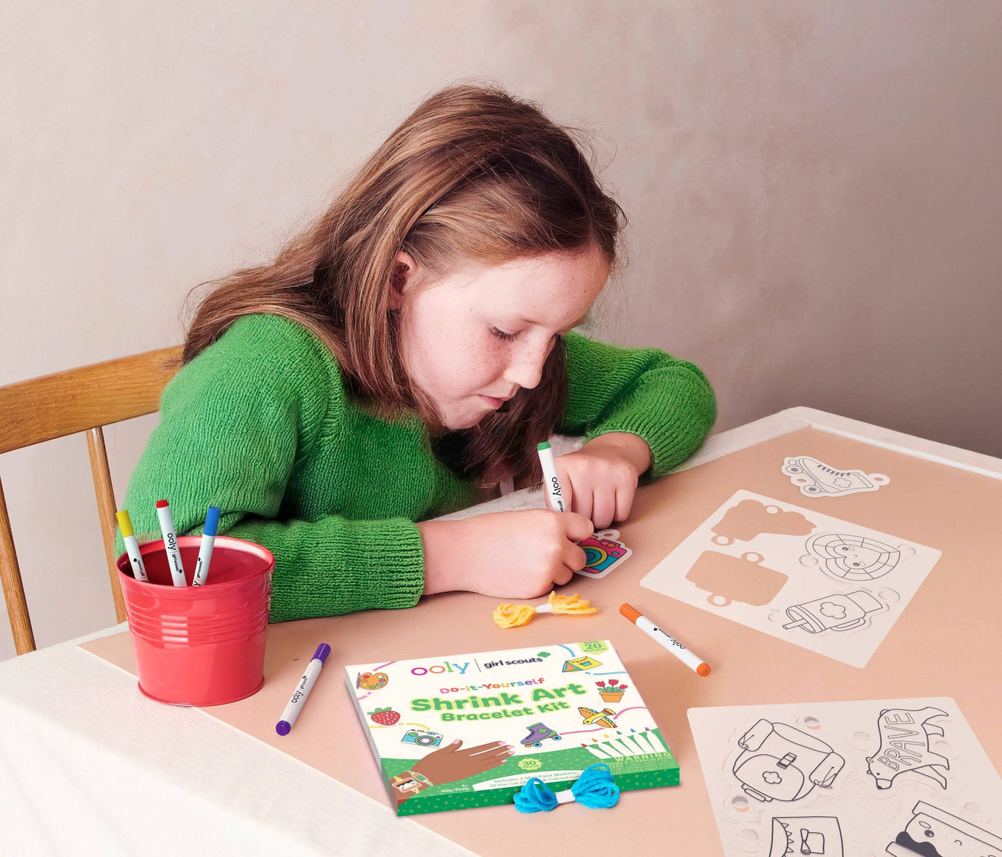 OOLY - OOLY x Girl Scouts: Do-It-Yourself Shrink Art Bracelet Kit (30 PC Set)