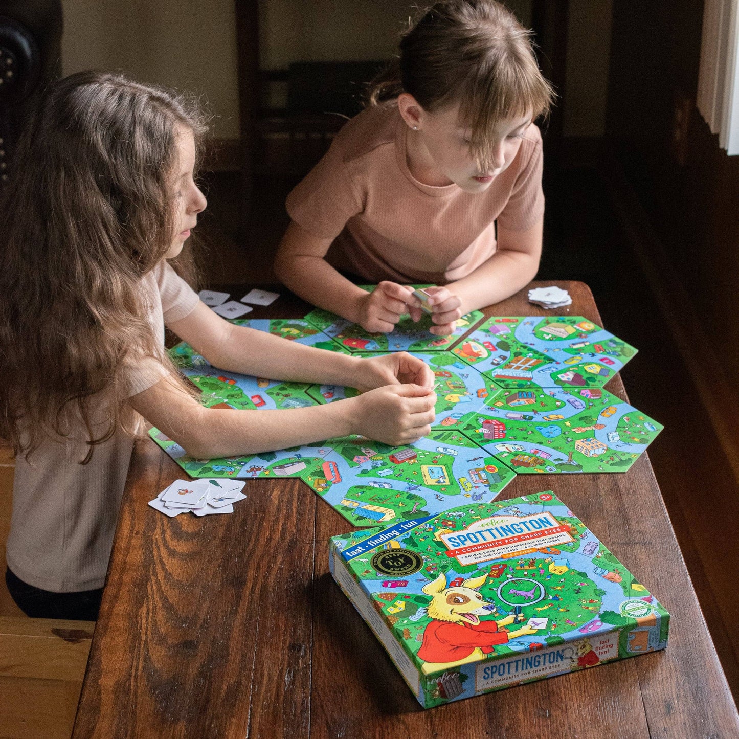 eeBoo - Spottington Board Game