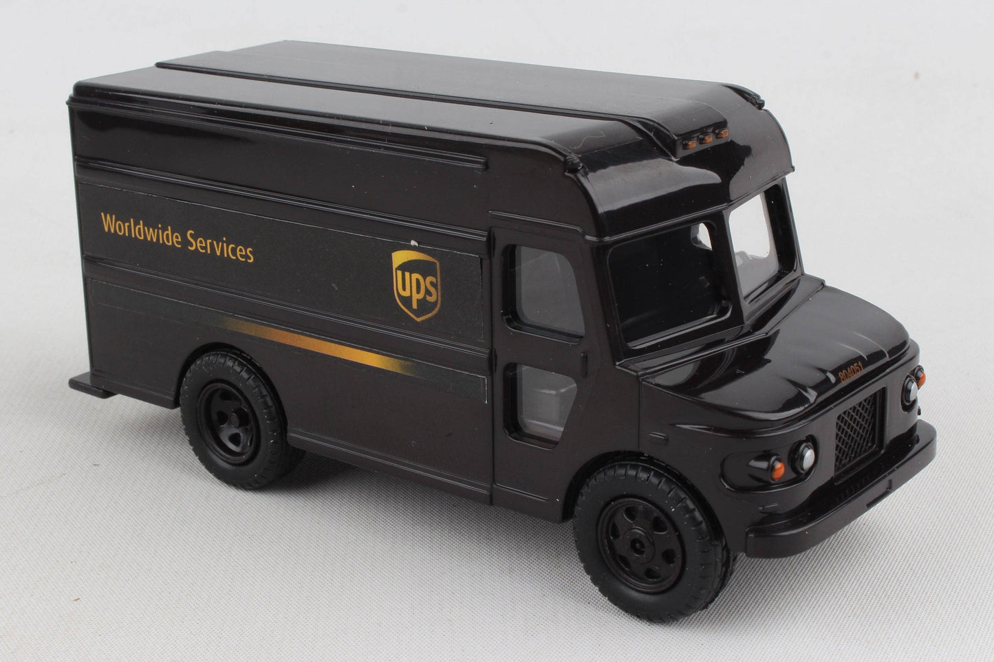 Daron Worldwide Trading - RT4349 UPS Pullback package car by Daron Toys