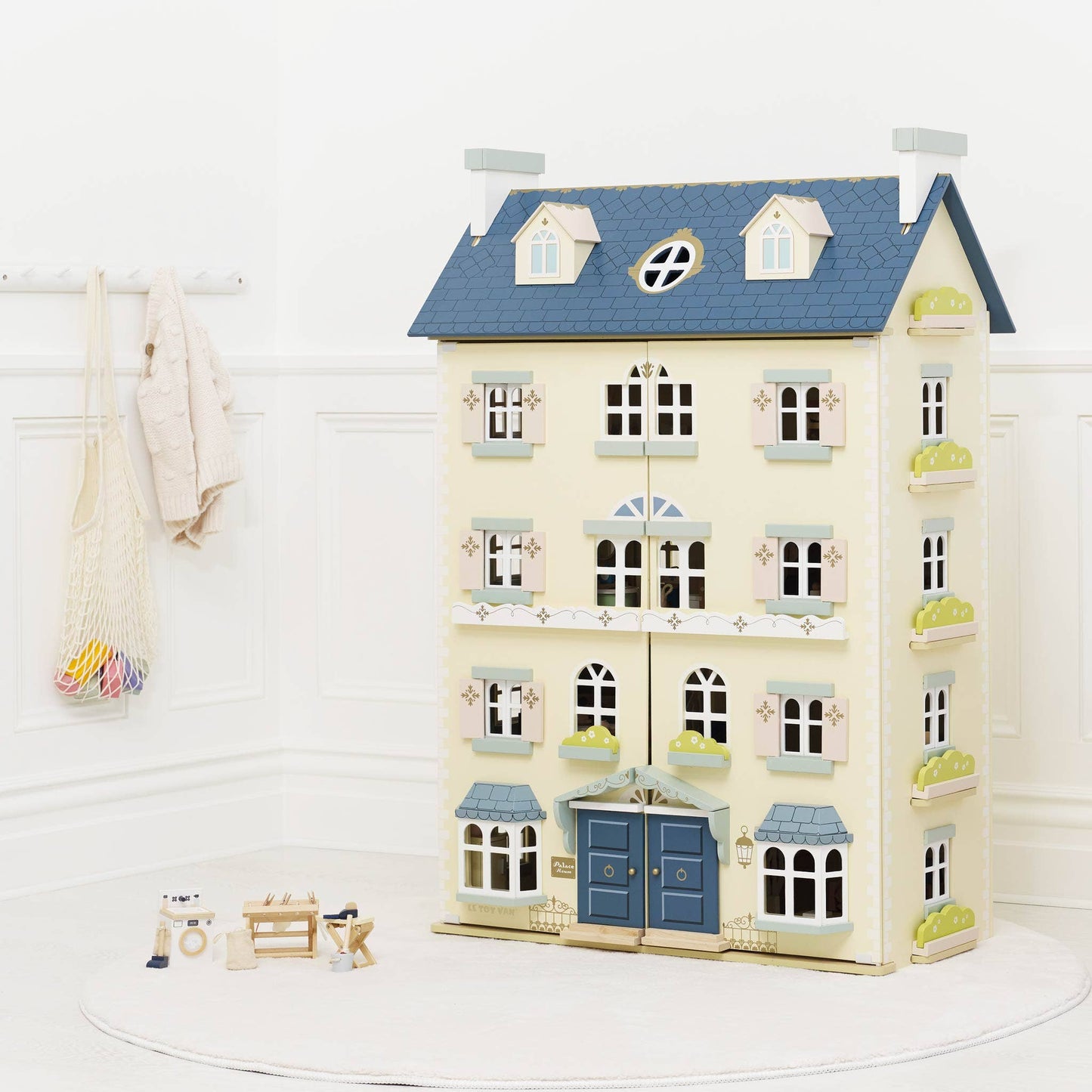 Le Toy Van, Inc. - Palace Wooden Dolls House