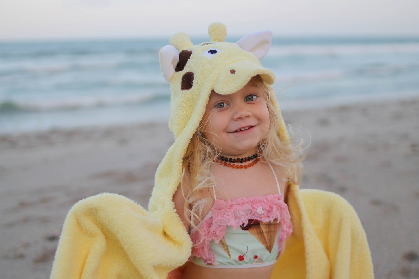 Yikes Twins - Giraffe Hooded Towel for toddlers ages 2 to 8 years old
