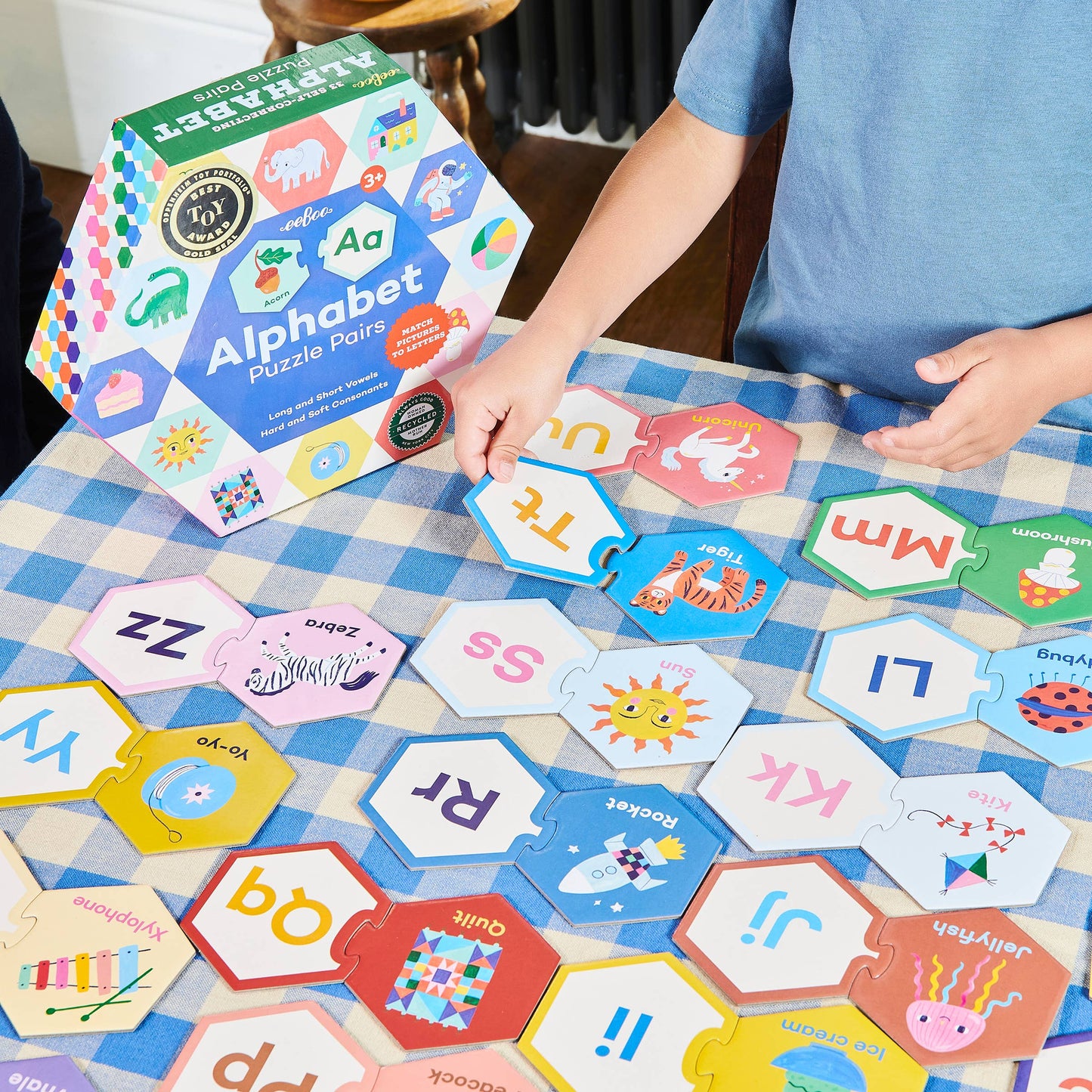 eeBoo - Alphabet Hexagon Puzzle Pairs