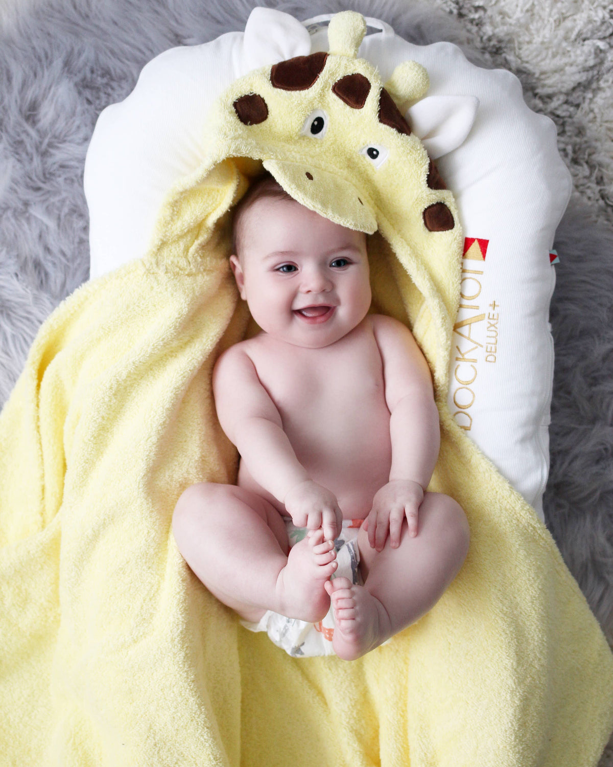 Yikes Twins - Giraffe Hooded Towel for toddlers ages 2 to 8 years old