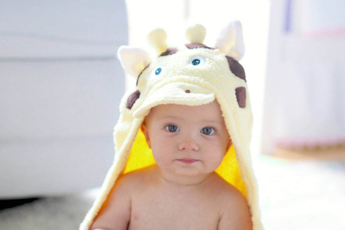 Yikes Twins - Giraffe Hooded Towel for toddlers ages 2 to 8 years old