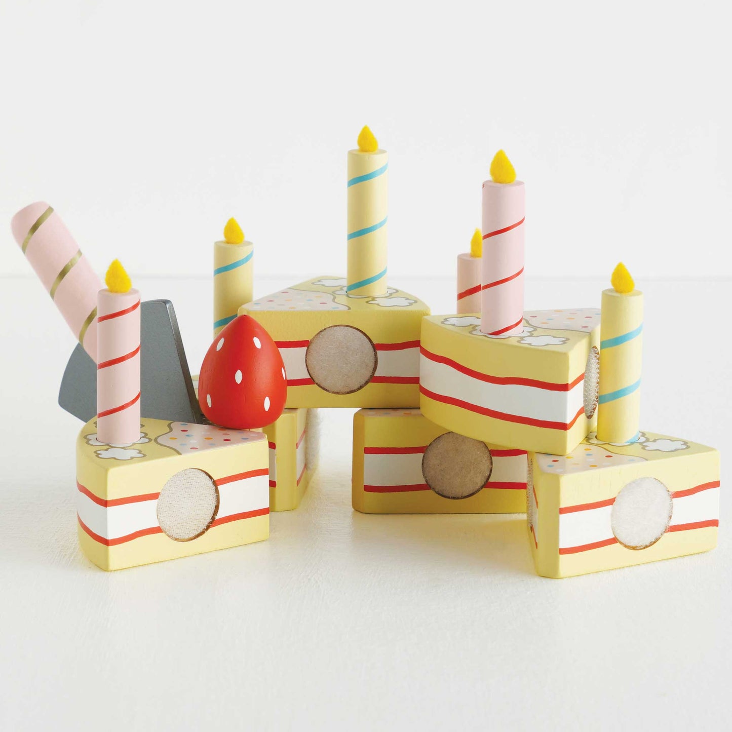 Le Toy Van, Inc. - Sliceable Birthday Cake & Candles