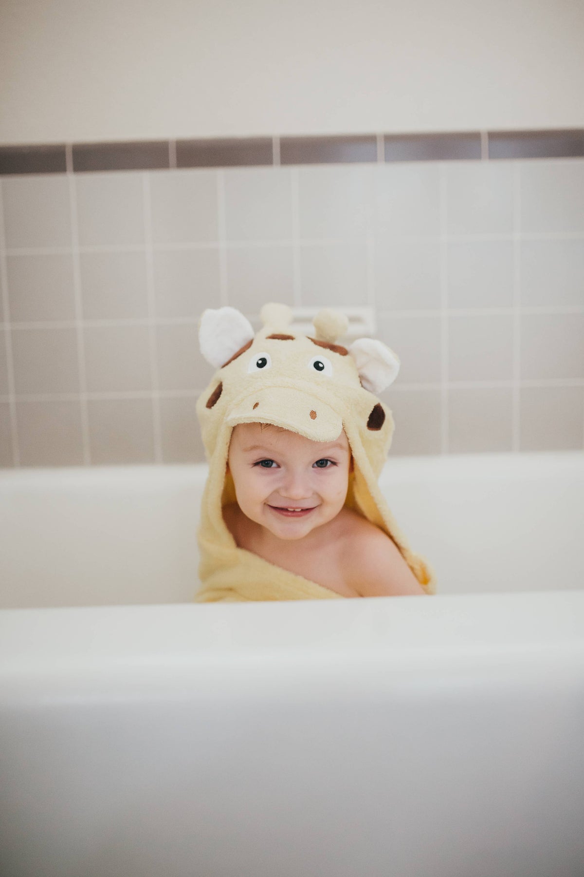 Yikes Twins - Giraffe Hooded Towel for toddlers ages 2 to 8 years old