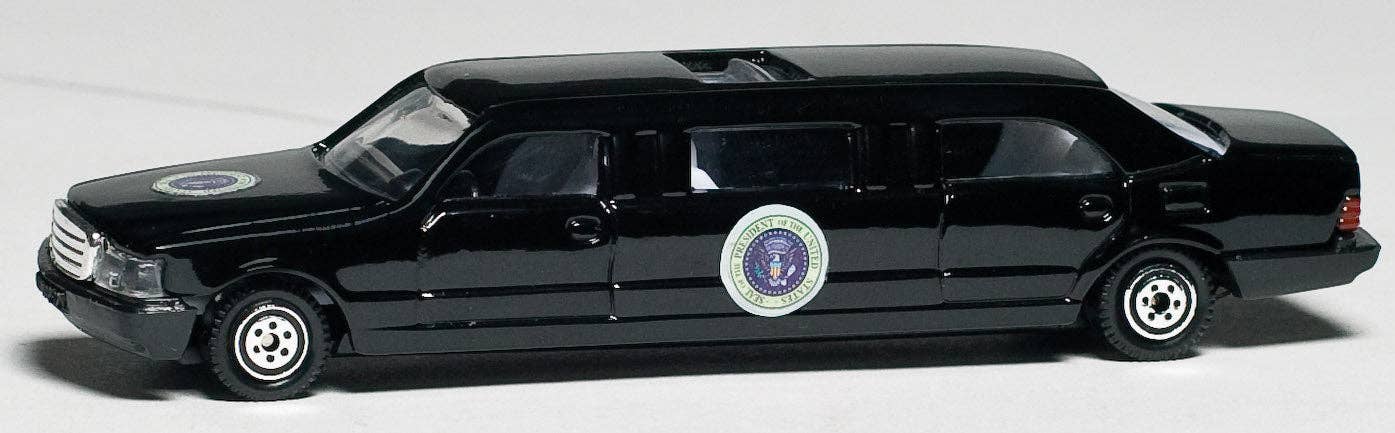 Daron Worldwide Trading - RT5739 Presidential Limo by Daron Toys